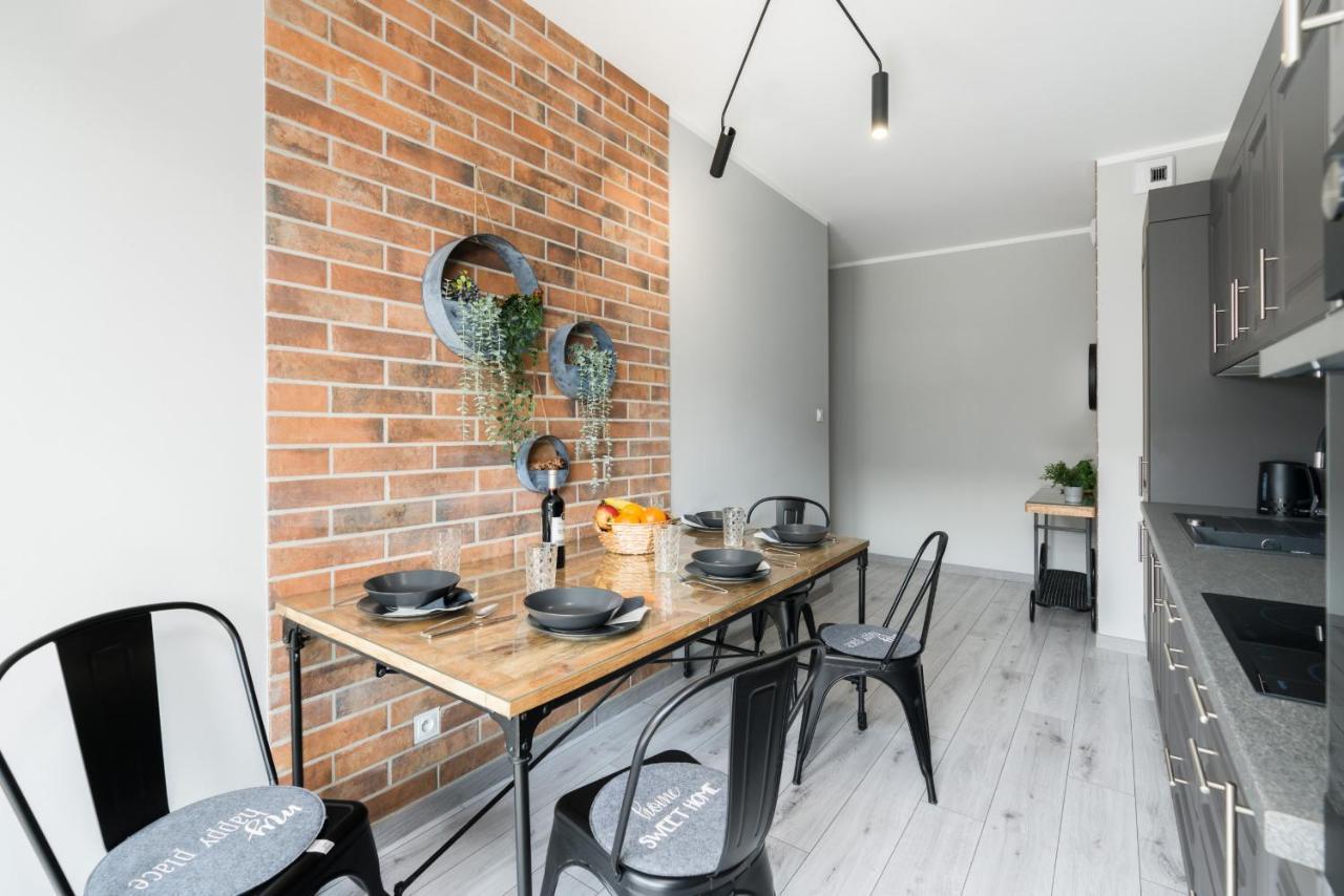 Family Apartment 62M - Sowia With Garage & Balcony By Noclegi Renters Poznań Eksteriør billede
